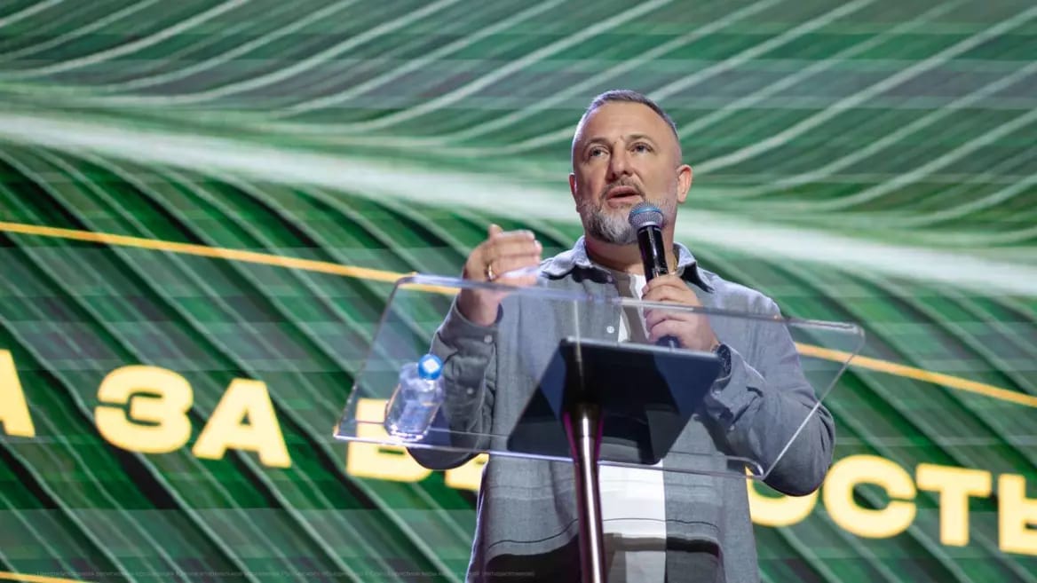 Эдуард Дерёмов провёл воскресное служение в церкви «Слово Жизни»