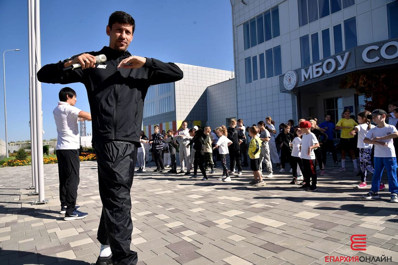 В Батайске провели «Народную зарядку с чемпионом»