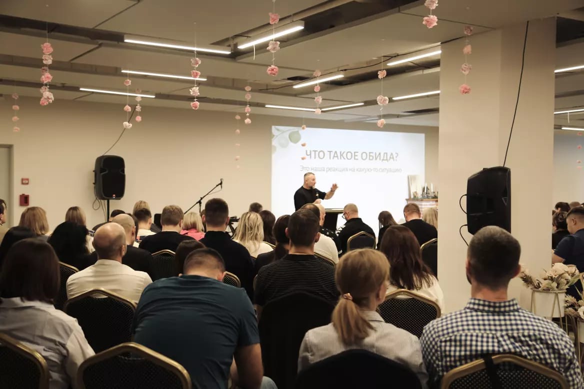 100 супружеских пар стали участниками семейного выезда в Москве