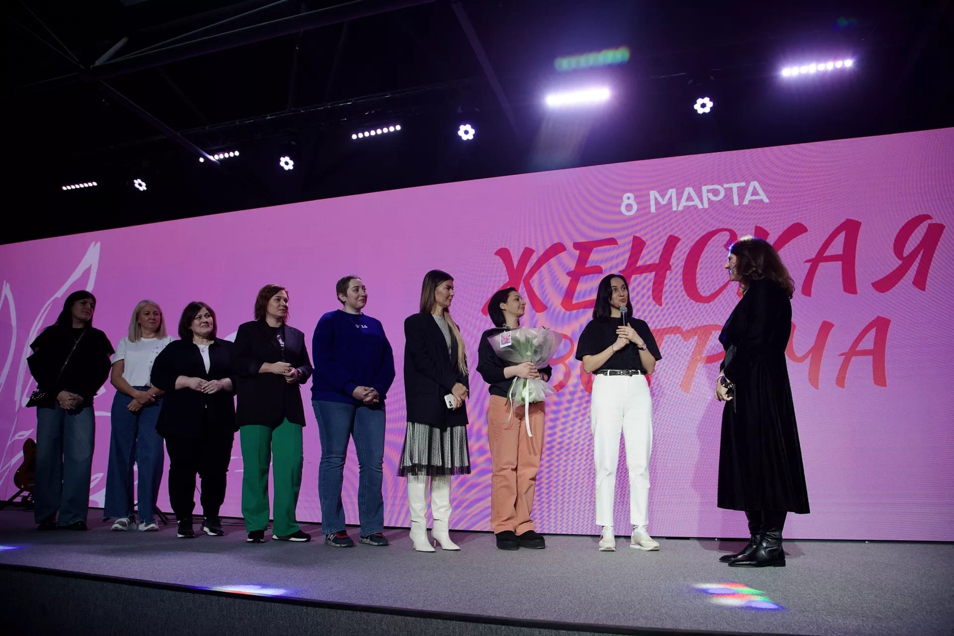 Ольга Дерёмова провела в Москве праздничную женскую встречу